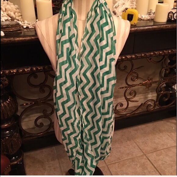 CIRCLE SCARF New!  - Picture 7 of 8